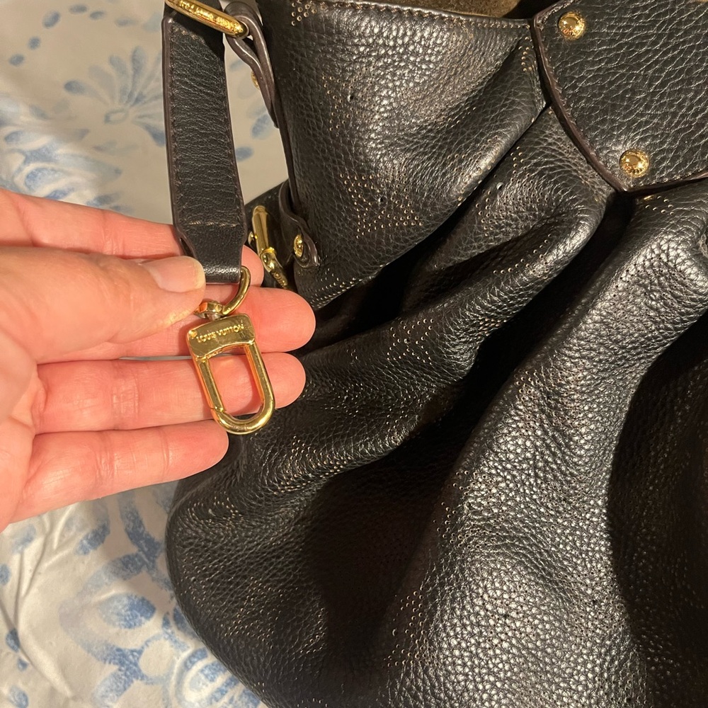 Louis Vuitton Black Leather Shoulder Bag - Picture 8 of 16